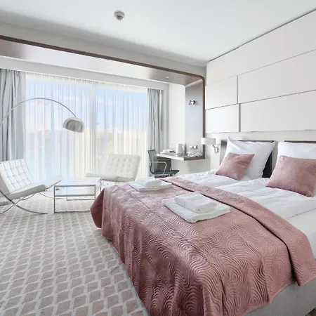 Marine, Sun & Snow *