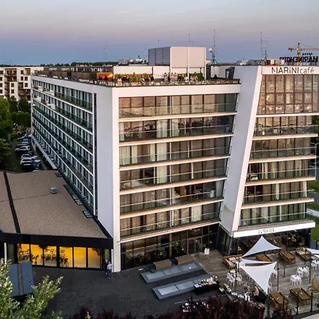 Marine, Sun & Snow *